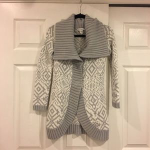 Beautiful White House Black Market Sweater